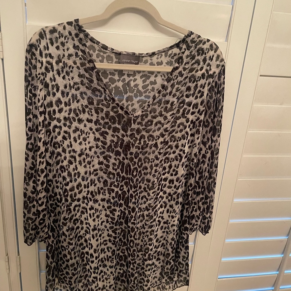 Jordan Taylor Gray and Black 3/4 Flare Sleeve Bathing Suit Coverup